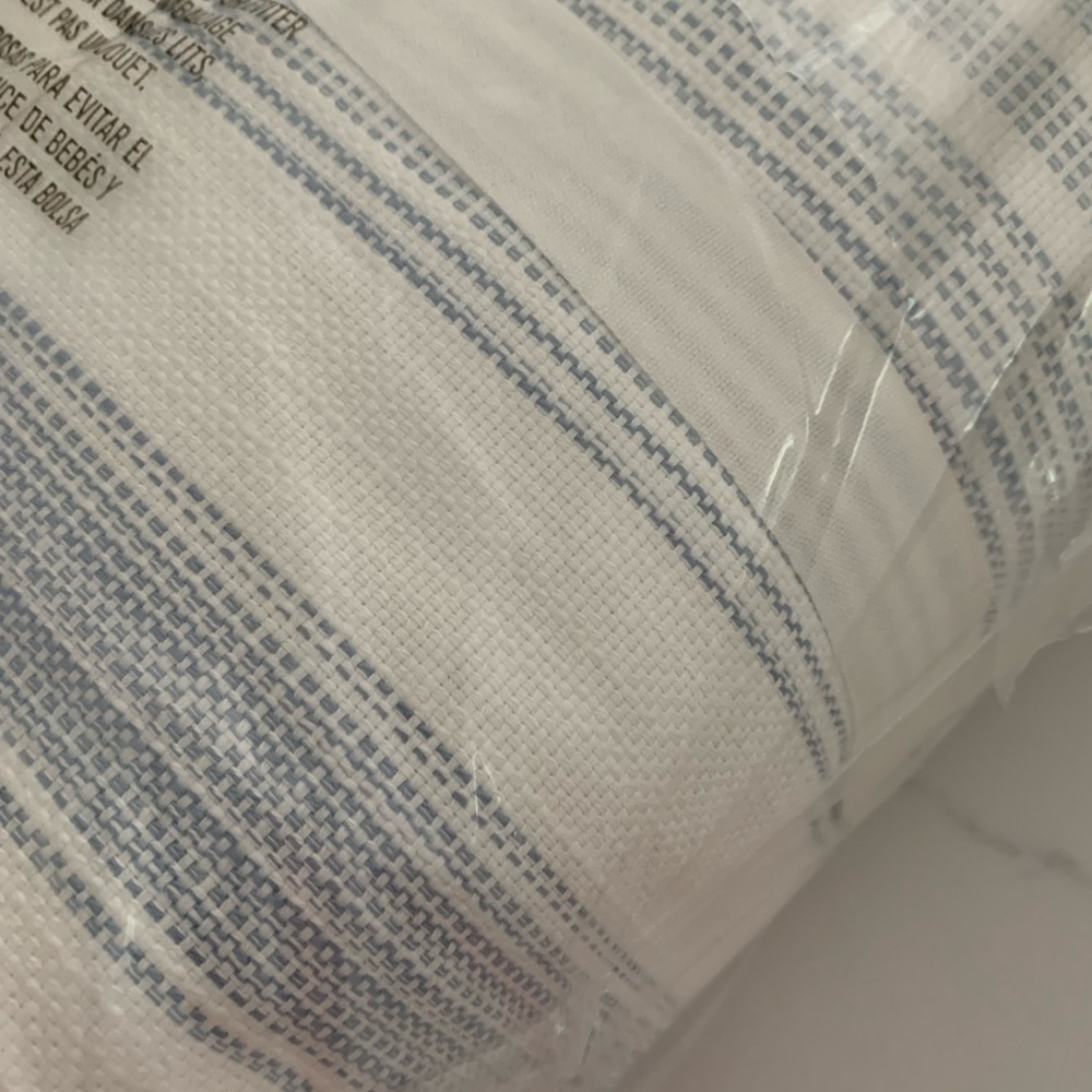 Pottery Barn Hawthorn Stripe Duvet Cover Blue King New. - Picture 6 of 7